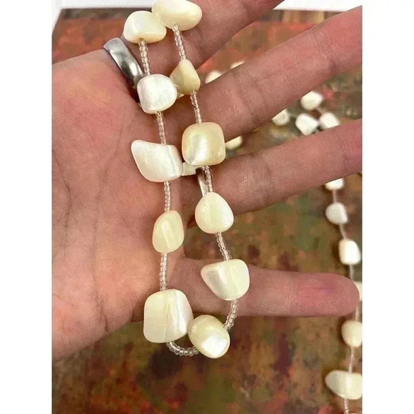 VTG Mother of Pearl Chunky Nugget Shell Beige Natural Seed Bead Necklace 44" - Picture 13 of 15